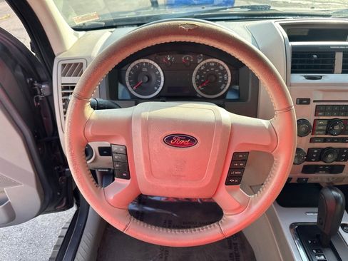 Used 2010 Ford Escape XLT image 10