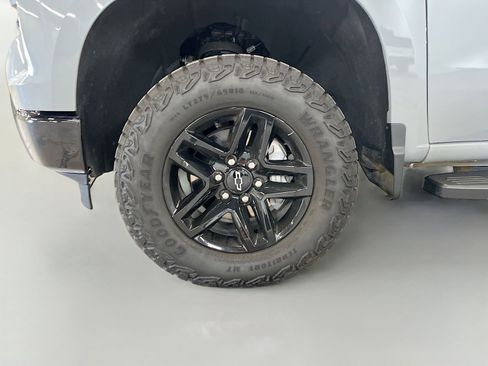 Used 2025 Chevrolet Silverado 1500 Custom Trail Boss AWD/4WD image 29