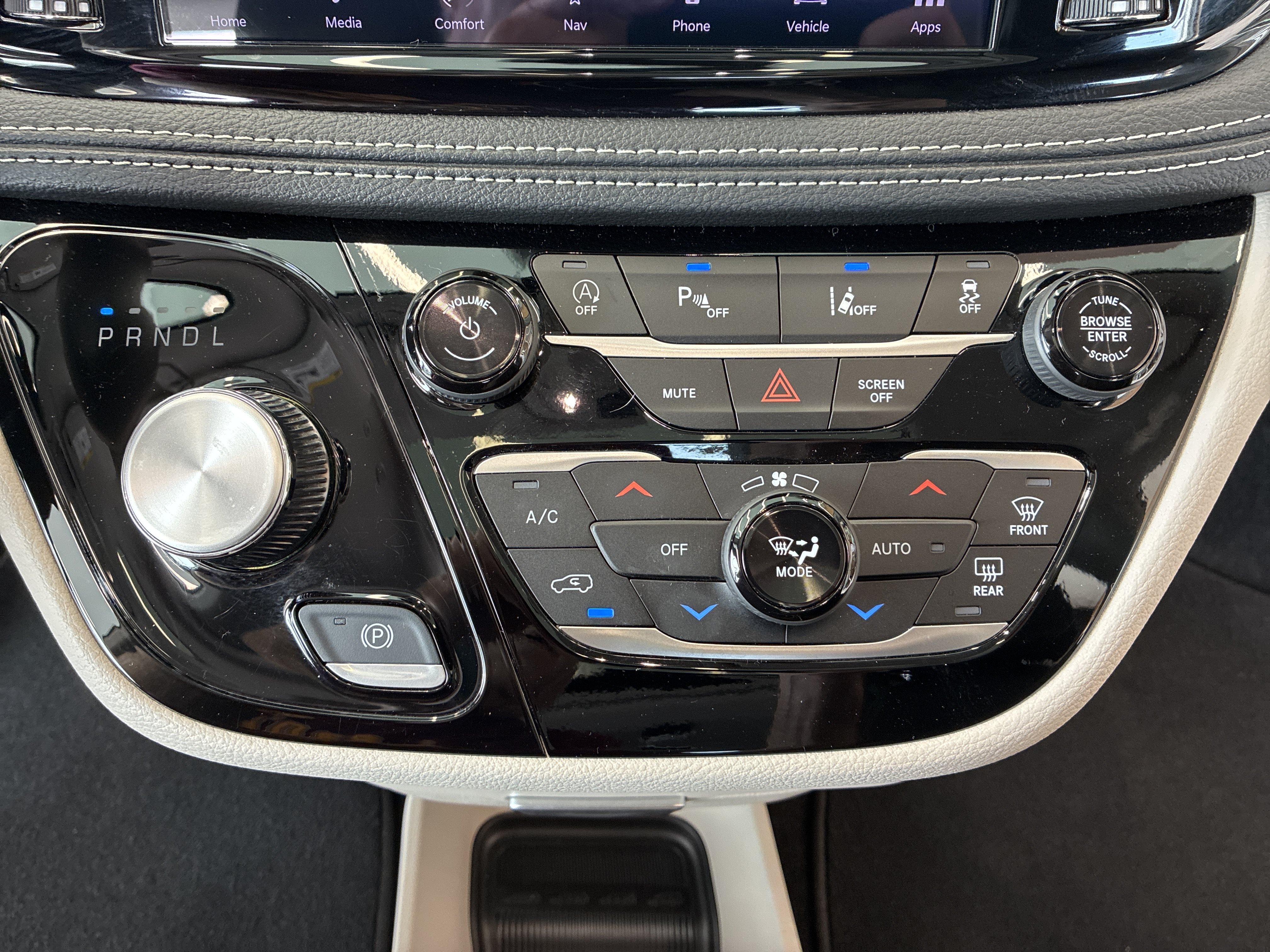 Certified 2024 Chrysler Pacifica Touring-L w/ Uconnect Theater Family Group AWD/4WD image 28