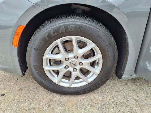 Used 2022 Chrysler Pacifica Touring-L FWD image 29
