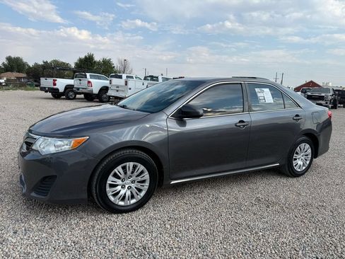 Used 2014 Toyota Camry LE FWD image 5