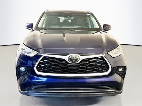 Used 2020 Toyota Highlander XLE image 2