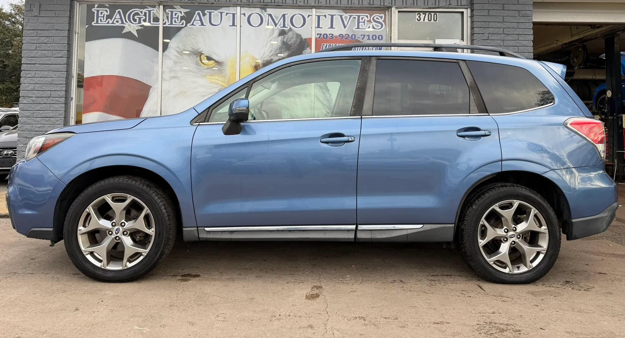 Used 2017 Subaru Forester 2.5i Touring AWD/4WD image 2
