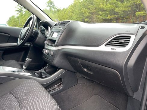 Used 2020 Dodge Journey SE image 22