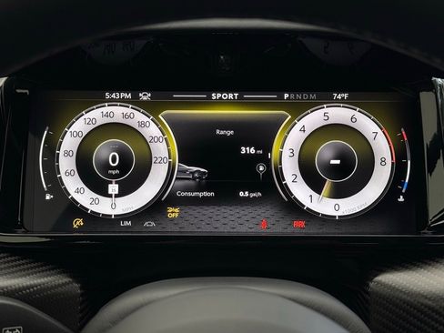 Used 2025 Aston Martin V8 Vantage Coupe image 31