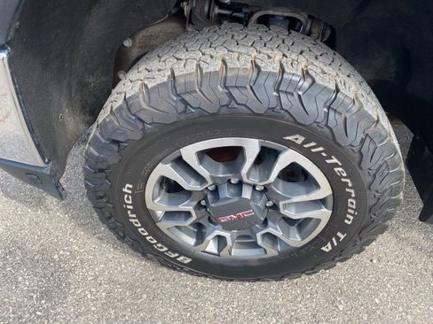 Used 2022 GMC Sierra 2500 SLT w/ SLT Convenience Package image 10