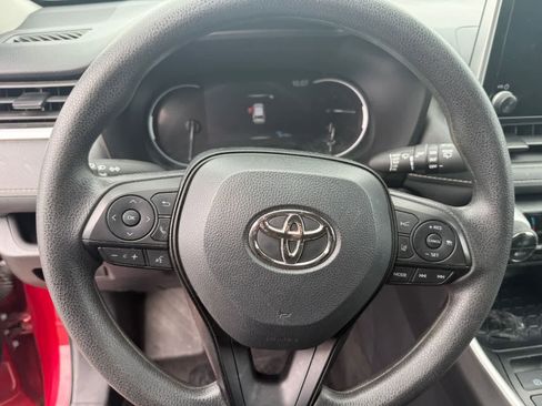 Used 2025 Toyota RAV4 XLE image 20