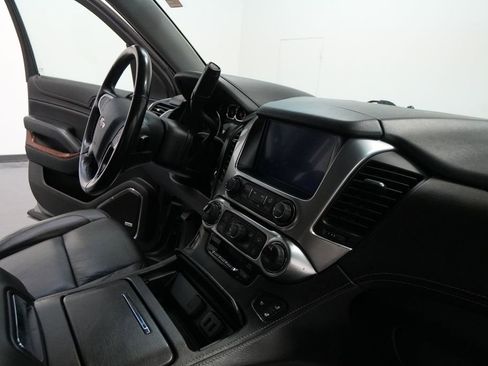 Used 2020 Chevrolet Suburban LT image 32