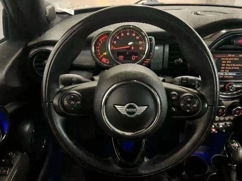 Used 2017 MINI Cooper 2-Door Hardtop image 6