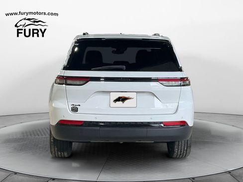 Used 2023 Jeep Grand Cherokee Altitude AWD/4WD image 4