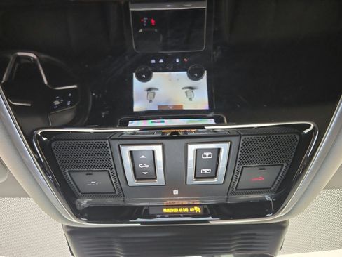 Used 2021 Land Rover Range Rover Velar S AWD/4WD image 25
