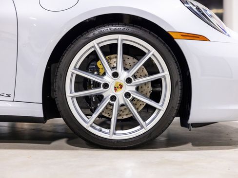 Used 2024 Porsche 911 Targa 4S w/ Premium Package image 24