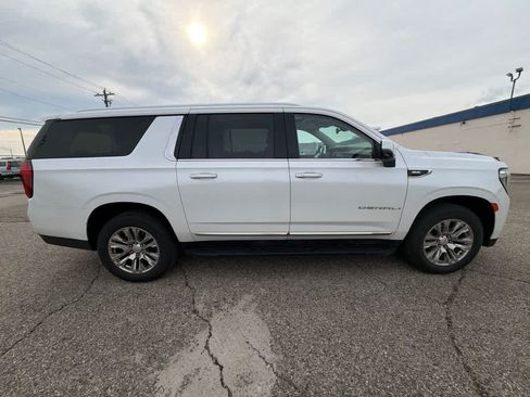 Used 2022 GMC Yukon XL Denali AWD/4WD image 4