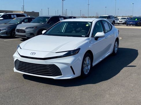 Used 2025 Toyota Camry LE FWD image 3