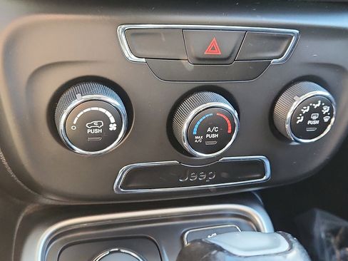 Used 2017 Jeep Compass Latitude image 16