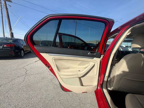 Used 2010 Volkswagen Jetta Limited Edition image 10