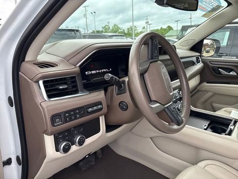 Used 2022 GMC Yukon XL Denali AWD/4WD image 8