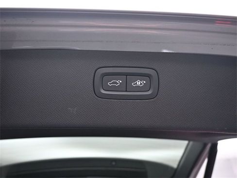 Used 2023 Volvo XC90 B6 Plus image 32