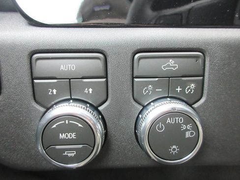 New 2026 GMC Sierra 1500 SLE w/ Max Trailering Package AWD/4WD image 17