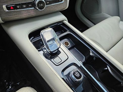 Used 2023 Volvo XC90 T8 Ultimate image 32