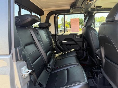Used 2020 Jeep Gladiator Overland AWD/4WD image 36