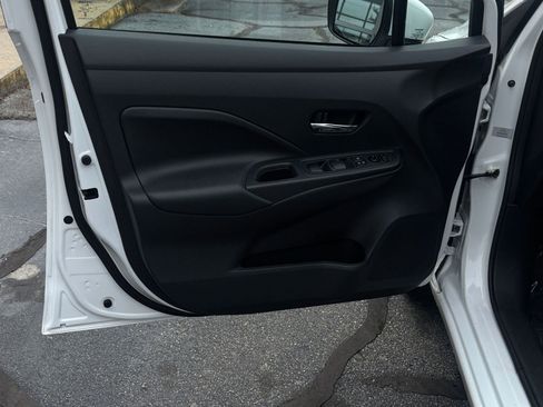 Used 2025 Nissan Versa SV FWD image 18