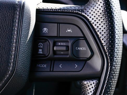 Certified 2025 Toyota Tacoma SR5 AWD/4WD image 33