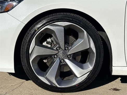 Used 2020 Honda Accord Touring image 6