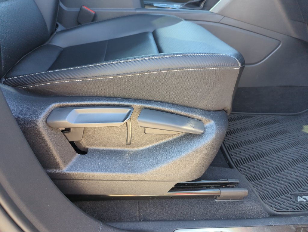 Used 2023 Volkswagen Atlas Cross Sport SE w/ Panoramic Sunroof Package FWD image 39