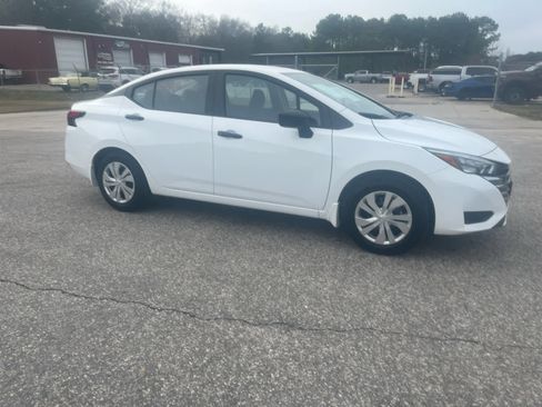 Used 2025 Nissan Versa S image 8