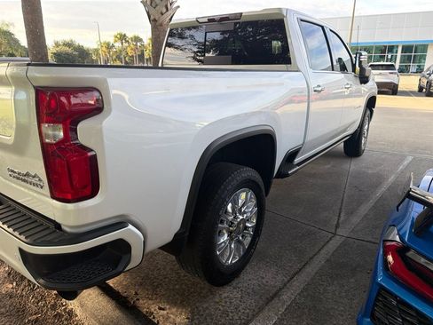 Used 2022 Chevrolet Silverado 2500 High Country w/ Safety Package II AWD/4WD image 2