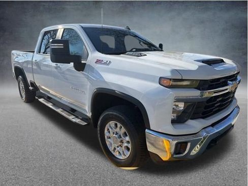 Used 2025 Chevrolet Silverado 2500 LT AWD/4WD image 4