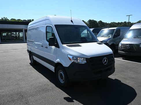 Used 2025 Mercedes-Benz Sprinter 2500 image 23