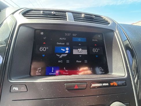 Used 2019 Ford Explorer XLT w/ Equipment Group 202A image 9