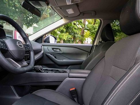 Certified 2025 Nissan Rogue S image 9