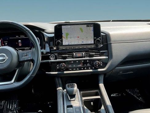 Used 2024 Nissan Pathfinder Platinum AWD/4WD image 9