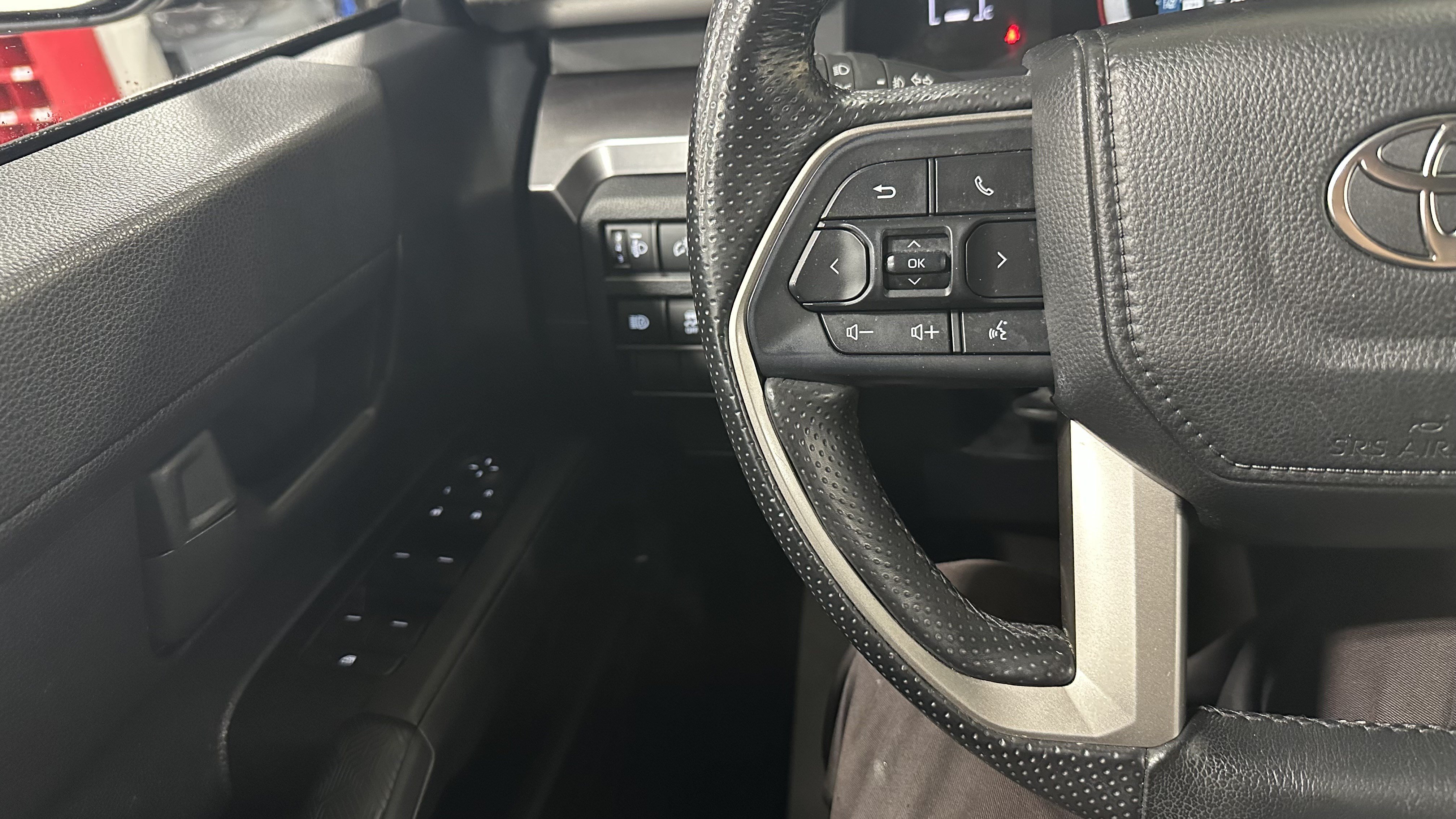 Used 2025 Toyota 4Runner SR5 AWD/4WD image 20