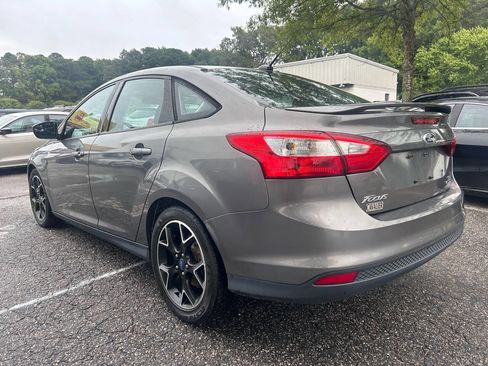 Used 2012 Ford Focus SE w/ SE Sport Pkg image 5