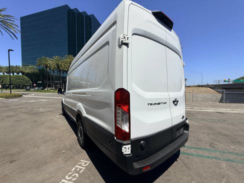 Used 2024 Ford Transit 250 148 High Roof Extended w/ Load Area Protection Package RWD image 3