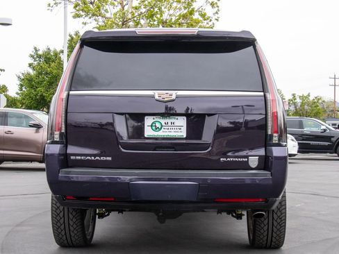 Used 2018 Cadillac Escalade Platinum AWD/4WD image 6