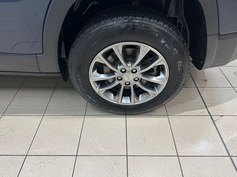 Used 2019 Jeep Cherokee Latitude Plus w/ Cold Weather Group image 23