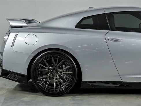 Used 2020 Nissan GT-R Premium AWD/4WD image 13