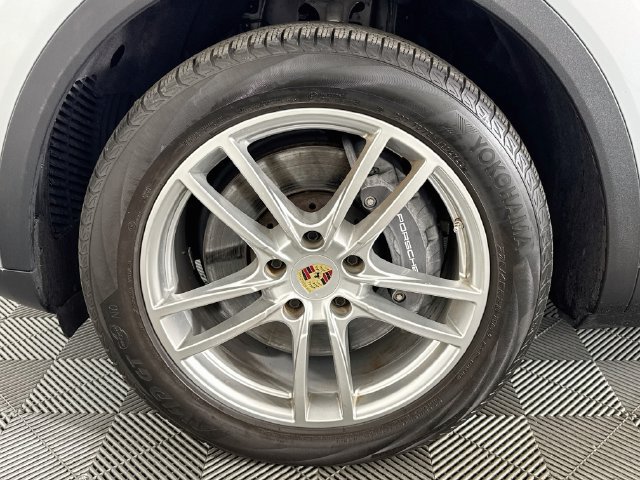 Used 2023 Porsche Cayenne AWD/4WD image 34