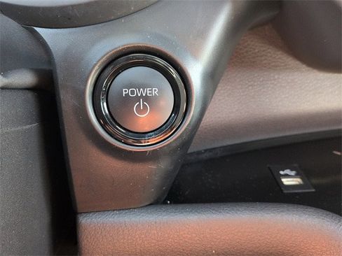 Used 2025 Toyota Sienna Platinum image 23