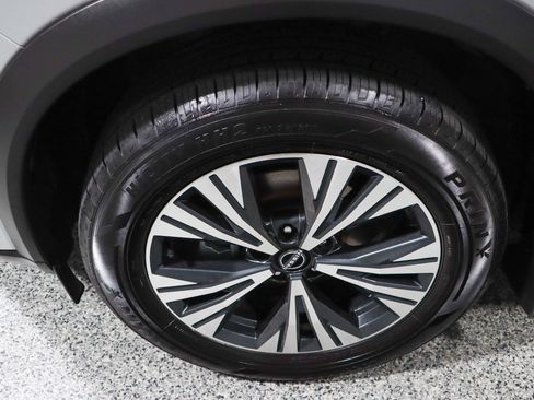 Used 2023 Nissan Rogue SV FWD image 11