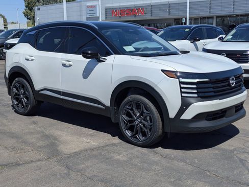 New 2026 Nissan Kicks SR FWD image 1