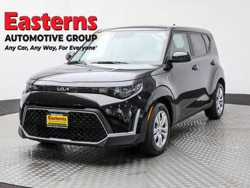 Used 2023 Kia Soul LX FWD image 1