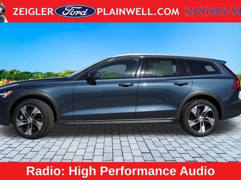 Used 2024 Volvo V60 B5 Cross Country Plus AWD/4WD image 2