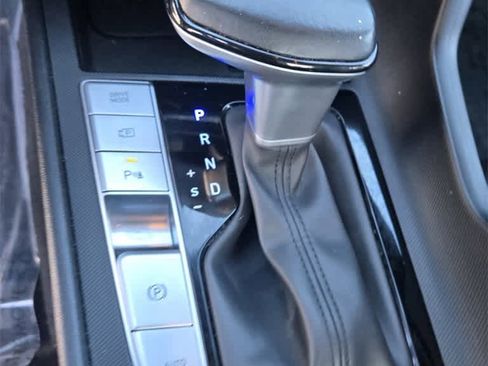 Used 2024 Hyundai Elantra Limited image 14