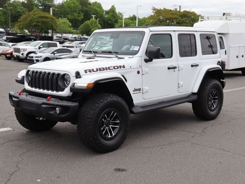 Used 2025 Jeep Wrangler Unlimited Rubicon AWD/4WD image 5